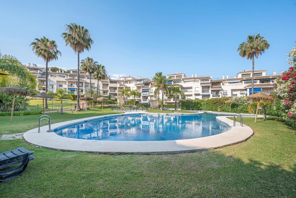Apartment Flat -puerto Banus -6 A 8 Persons-pool-parking Marbella