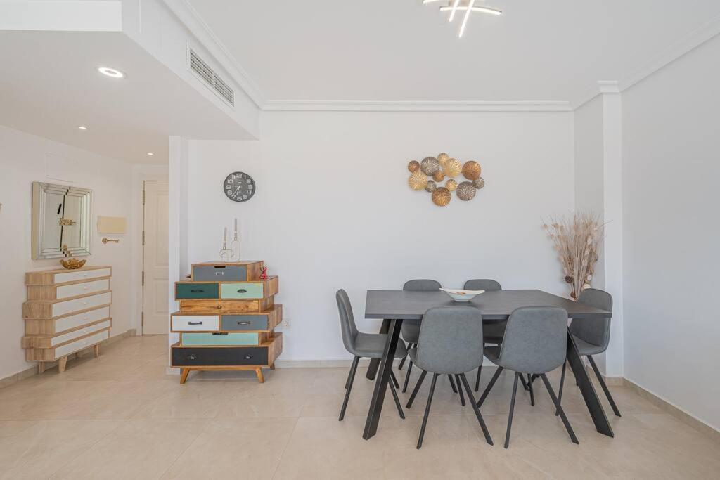 Flat -puerto Banus -6 A 8 Persons-pool-parking *