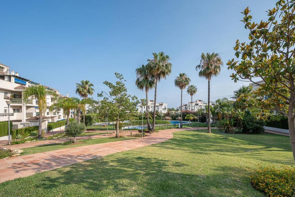 Apartment Flat -puerto Banus -6 A 8 Persons-pool-parking