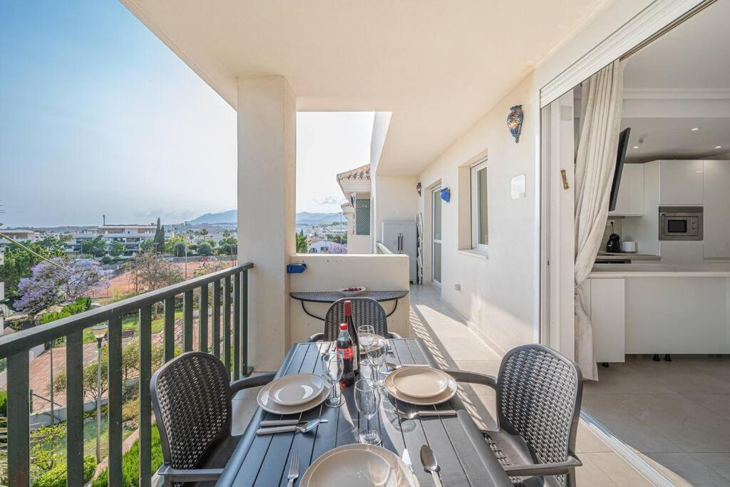Apartment Flat -puerto Banus -6 A 8 Persons-pool-parking
