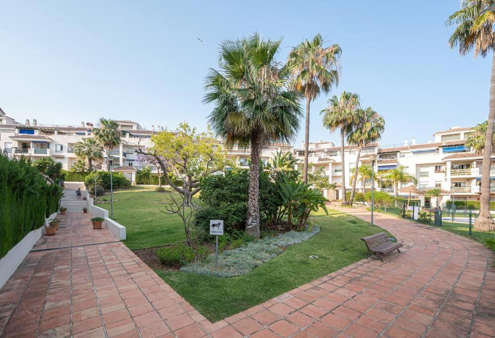 Apartment Flat -puerto Banus -6 A 8 Persons-pool-parking Marbella
