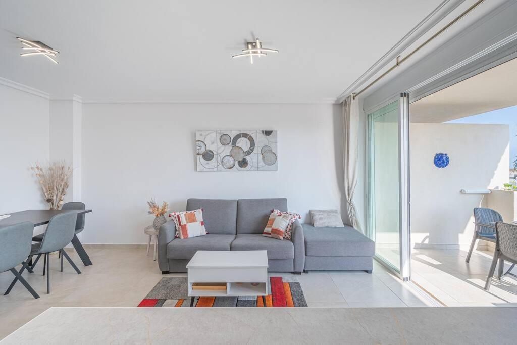 Flat -puerto Banus -6 A 8 Persons-pool-parking