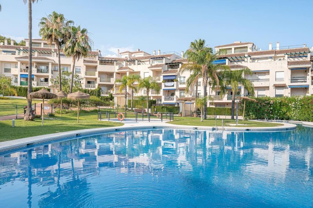 Flat -puerto Banus -6 A 8 Persons-pool-parking Apartment *