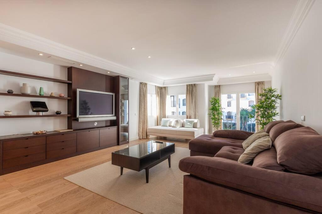 Apartment Bright Elegant 3bdr In Puerto Banus *