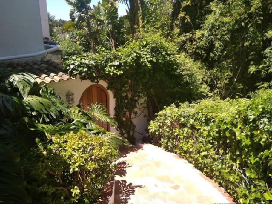 El Jardin Secreto De Elviria Apartment *