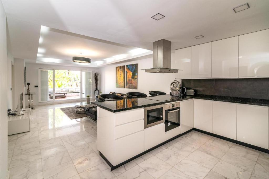 Luxurious Beachside In The Heart Of Puente Apartamento *