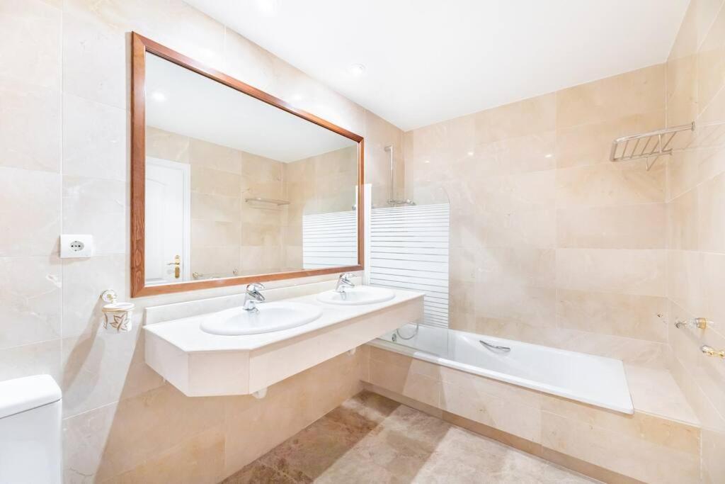 Walk To & Great Pool At Jazmines Rdr343 Apartment *