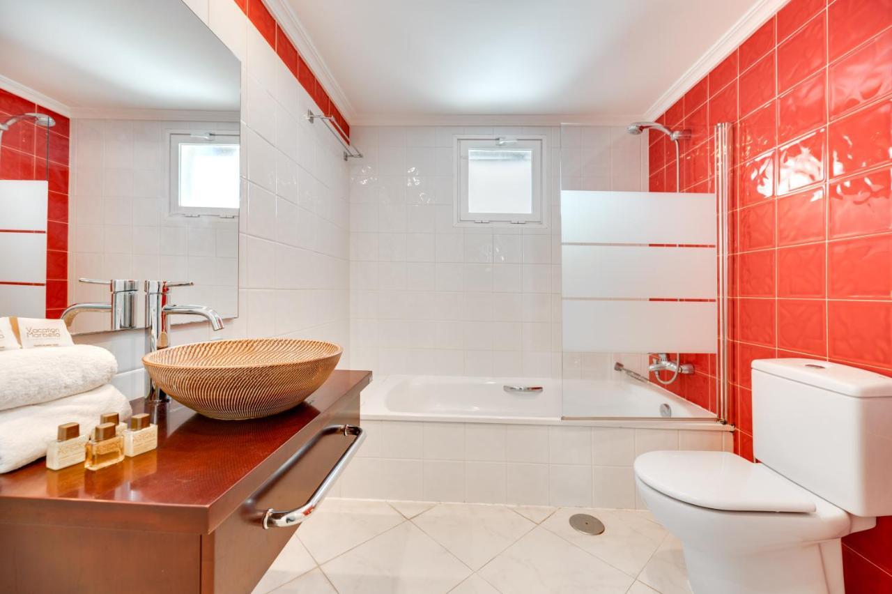 Apartamento Vacation I Sea Views, 24-7 Security, Parking, Walk To Everything In Luxurious Puerto Banus