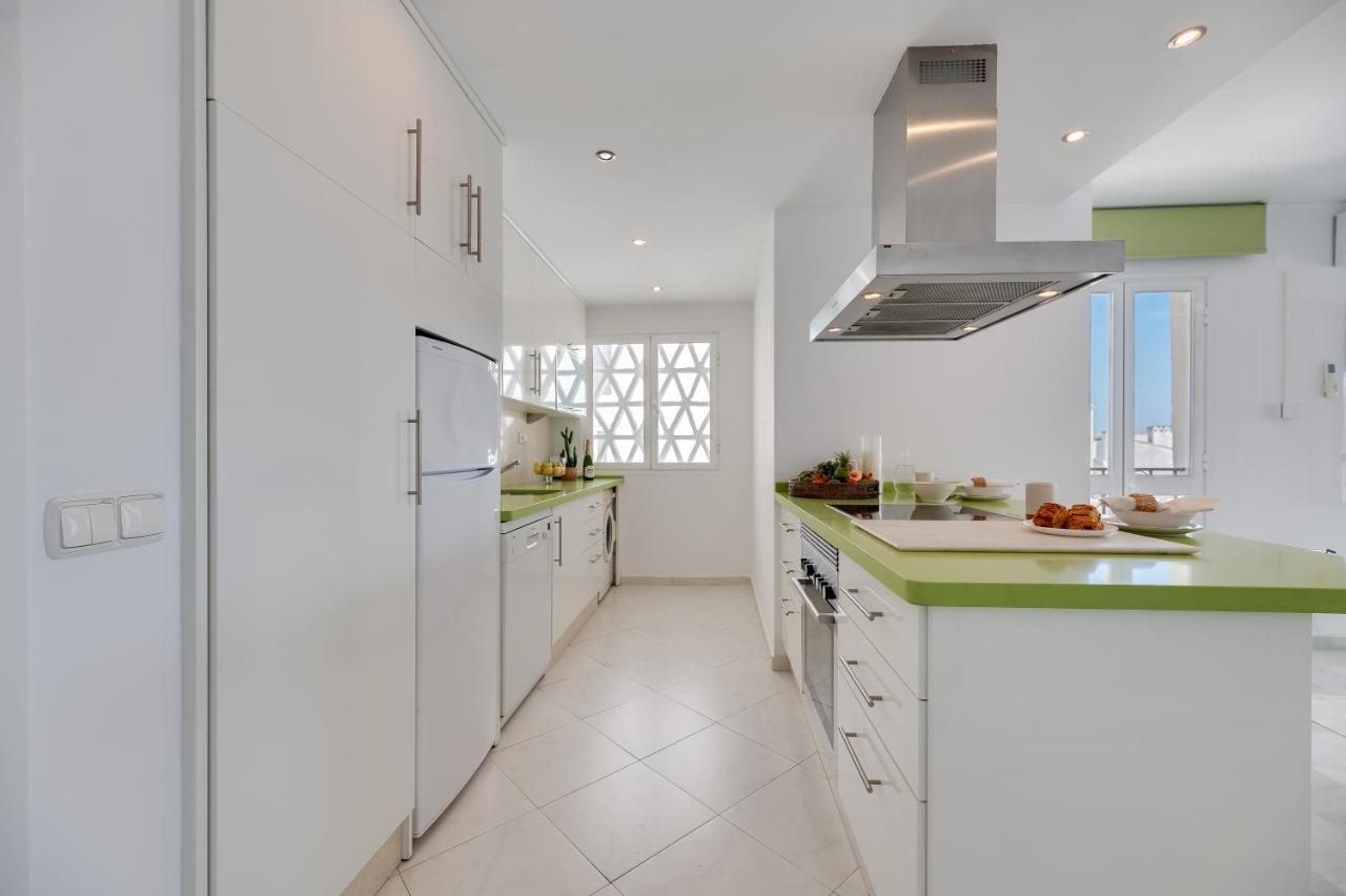 Vacation I Sea Views, 24-7 Security, Parking, Walk To Everything In Luxurious Puerto Banus Marbella