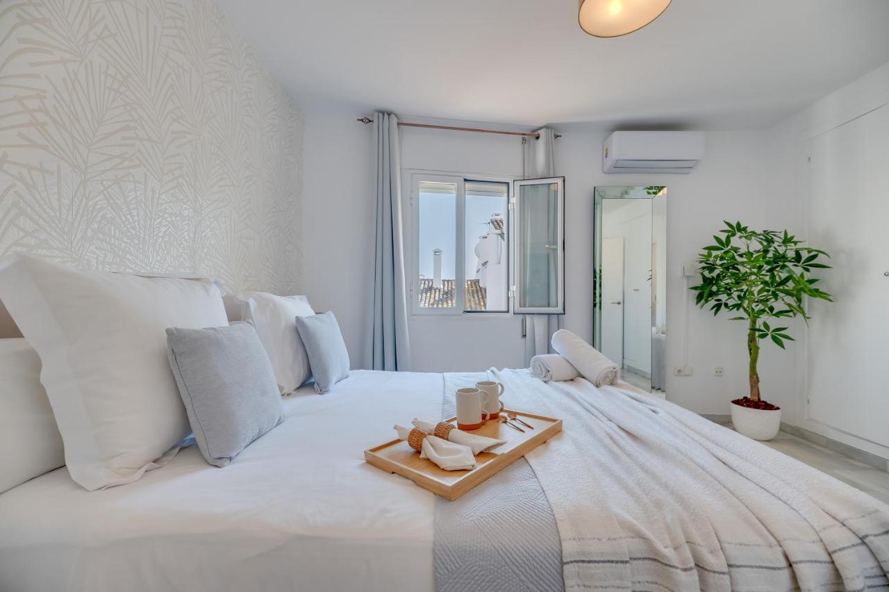Apartamento Vacation I Sea Views, 24-7 Security, Parking, Walk To Everything In Luxurious Puerto Banus Marbella