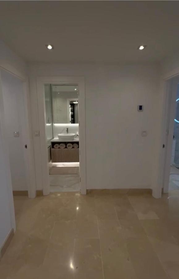 Apartment El Oasis De With Sea View Marbella