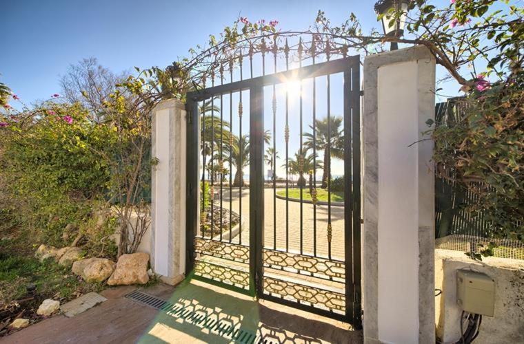 First Line In Puerto Banus Apartment
