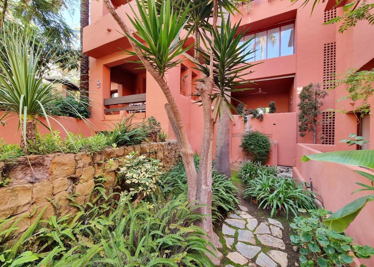 Luxury In Jardines De Don Carlos Marbella
