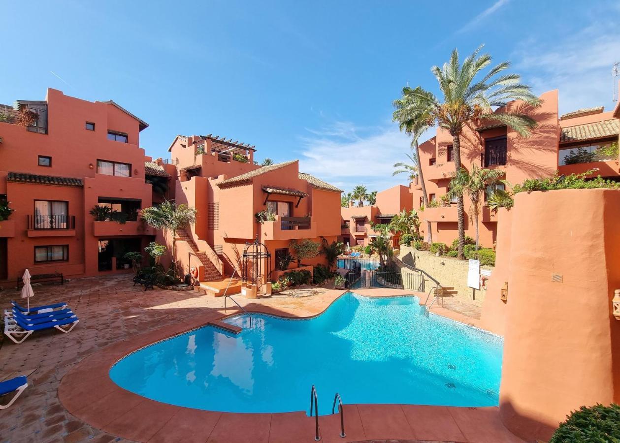 Luxury In Jardines De Don Carlos Apartment Marbella