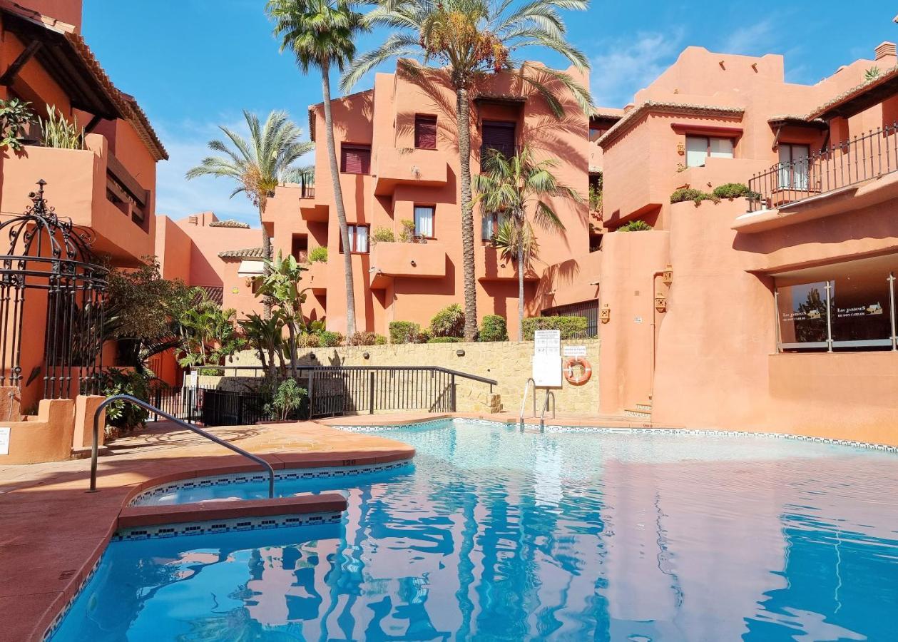 Luxury In Jardines De Don Carlos Apartment Marbella