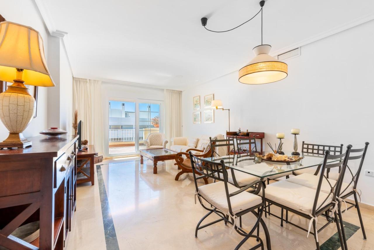 Spectacular Penthouse Puente Apartment *