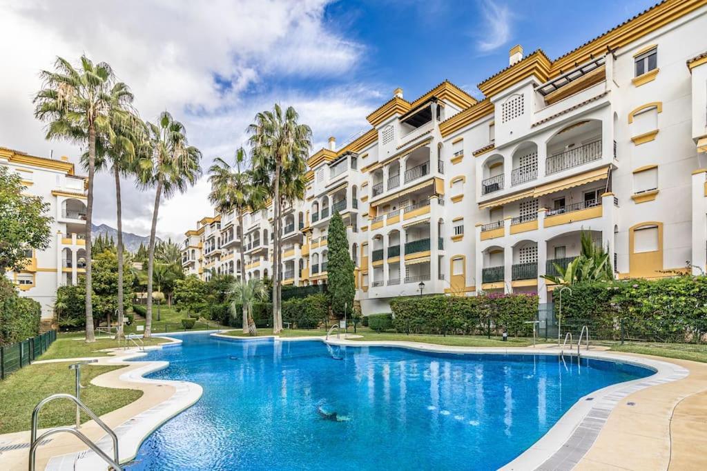 Costa Nagueeles 2hab. Apartment