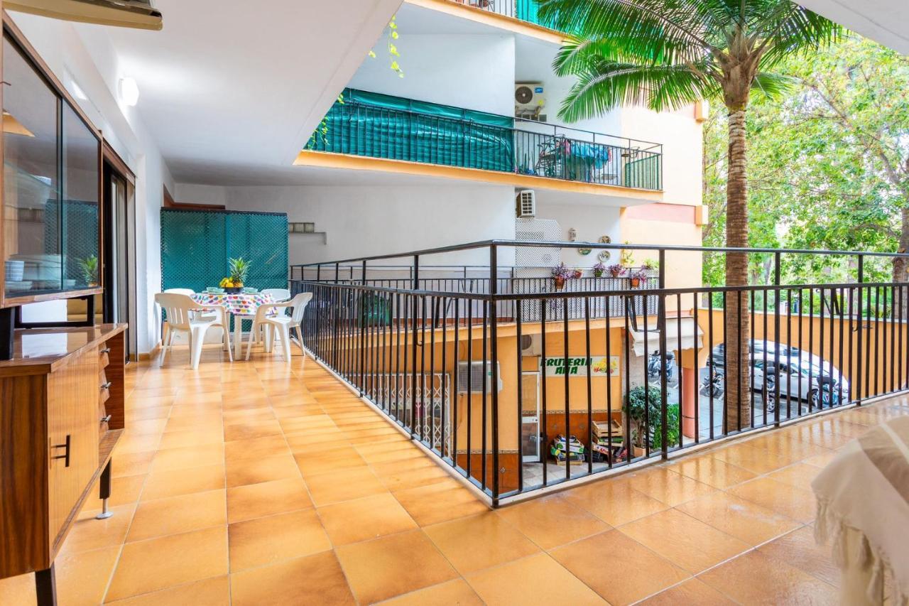 Apartment In Heart Of Town On The Coast *