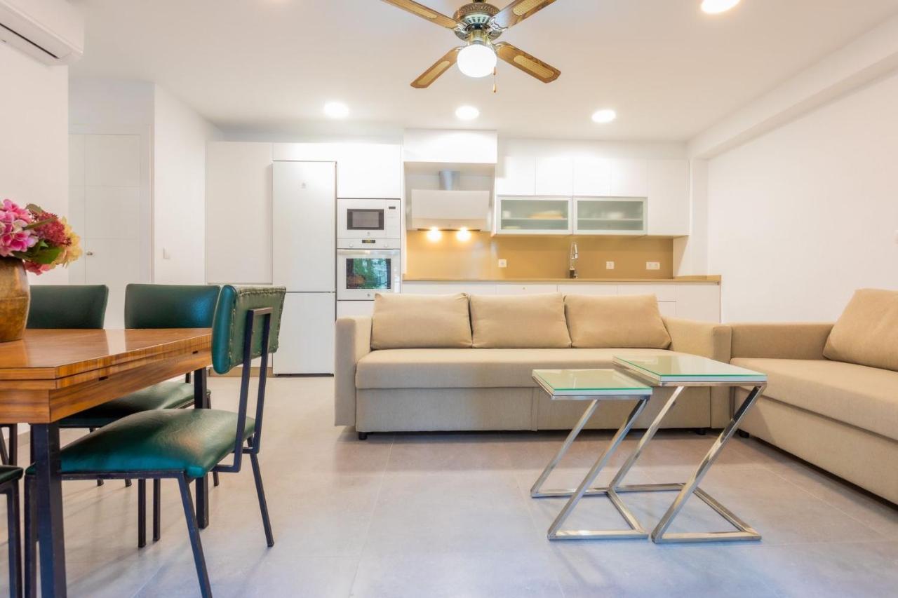 Apartment In Heart Of Town On The Coast *