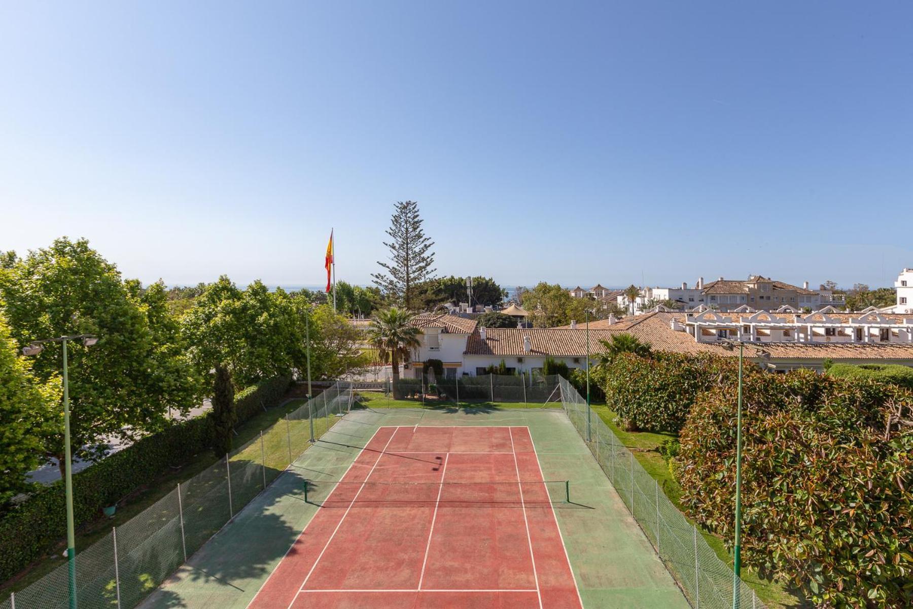 Acuarium Bonito Loft Con Piscina La Milla De Oro Apartment Marbella