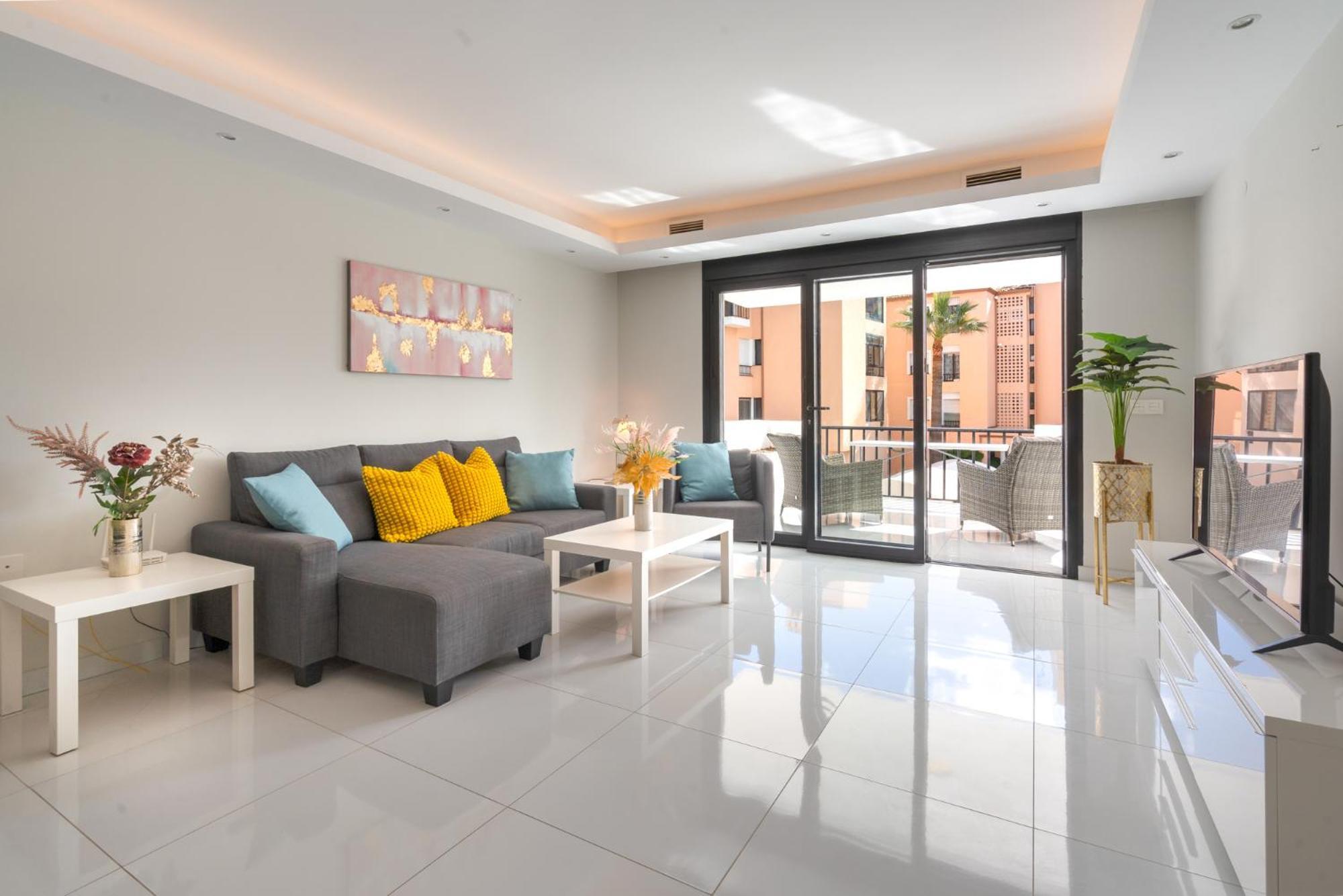 Puerto Banus Two Bedroom Luxurious With Parking *