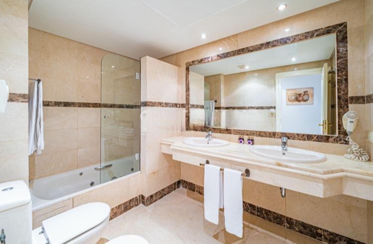 Paradis Au Bord De Marbella
