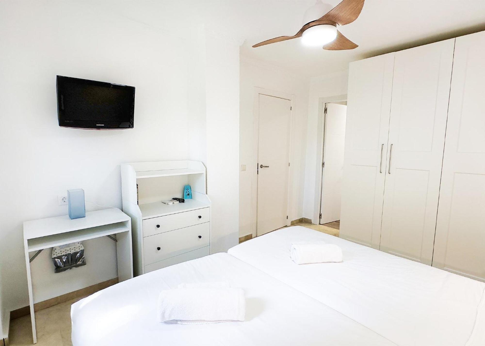 1 Bedroom Second Line Beach- Parque Building Appartement Marbella