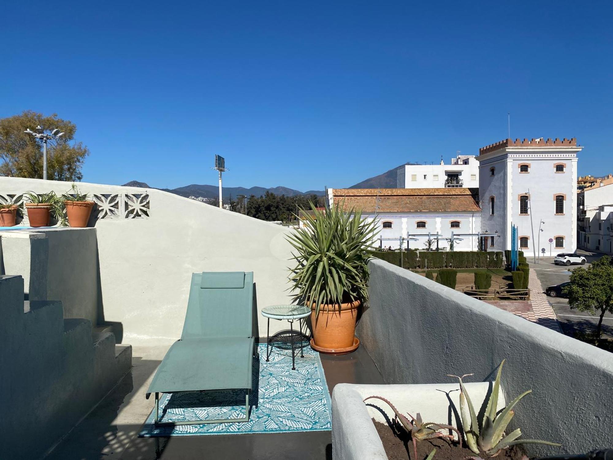 Romantic Rooftop With Stunning Sea And Mountain Views *