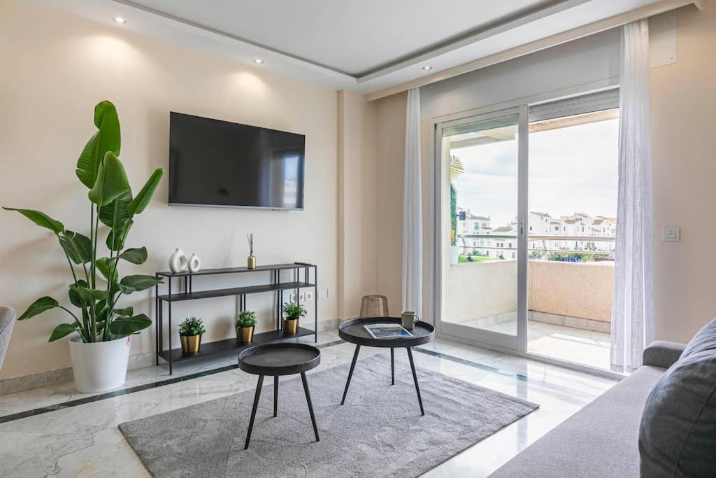 Spacious And Luxurious In Puerto Banus