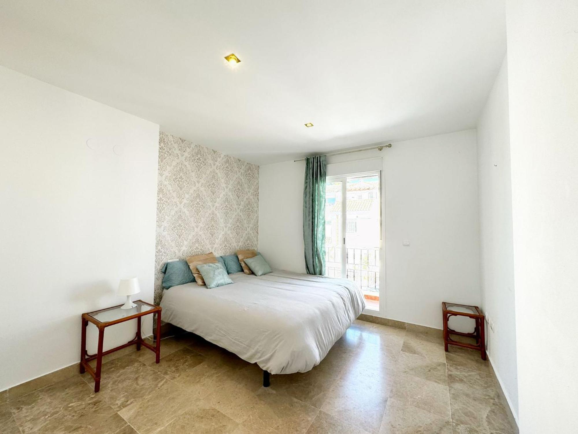 Villa Marbella, Nueva Andalucia, 3 Floors, Pool *