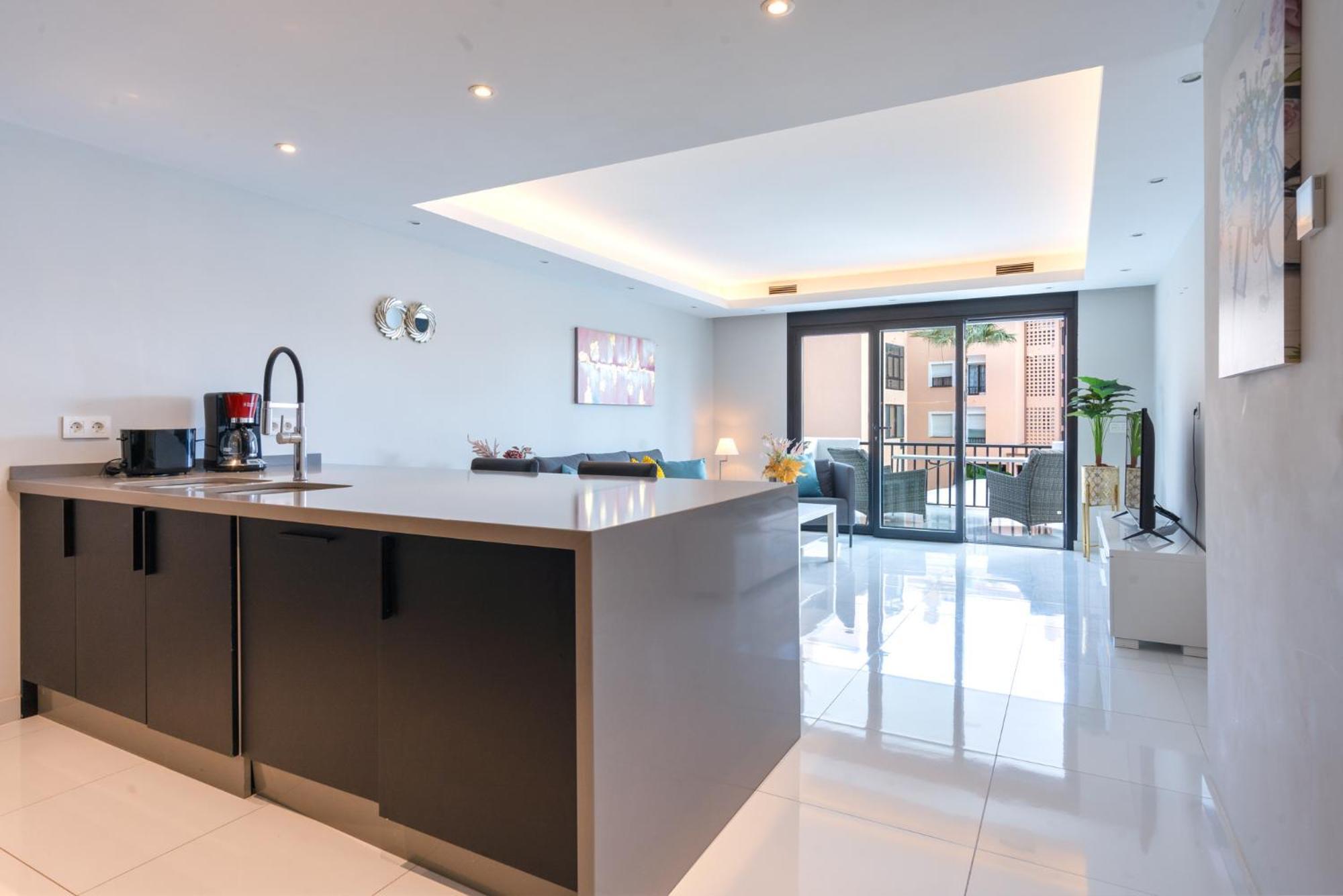 Puerto Banus Two Bedroom Luxurious With Parking Apartamento