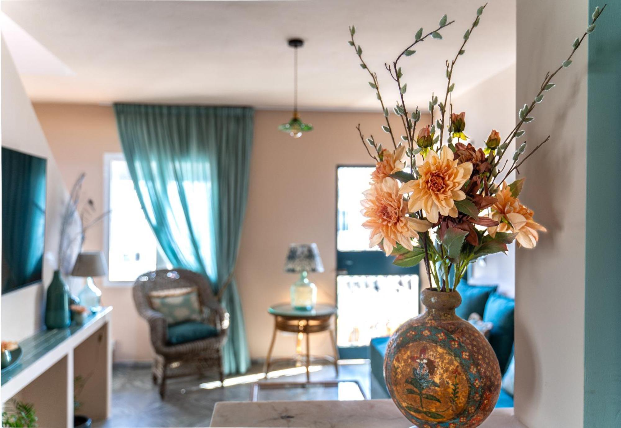 Romantic Rooftop With Stunning Sea And Mountain Views Appartement