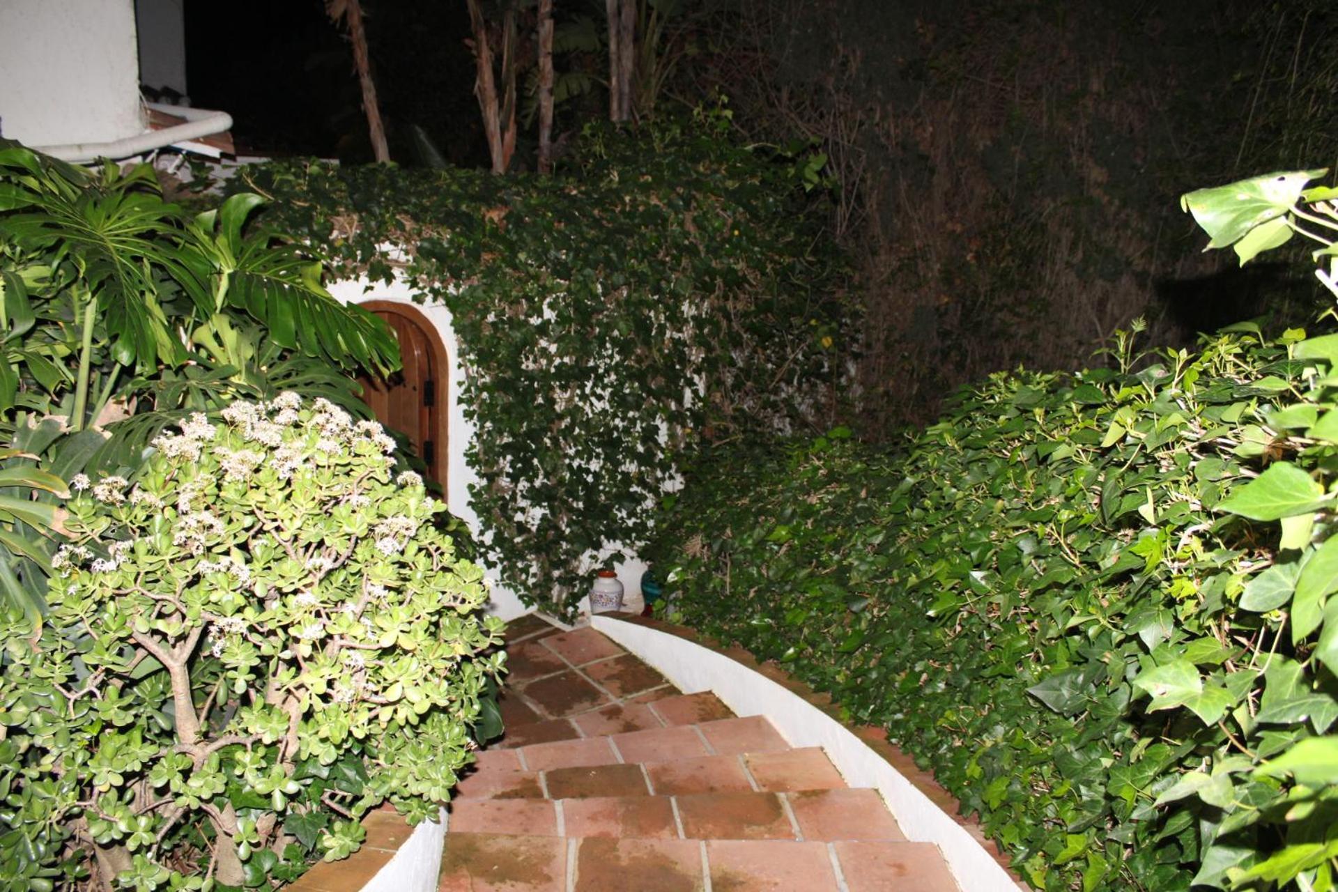 El Jardin Secreto De Elviria Apartment