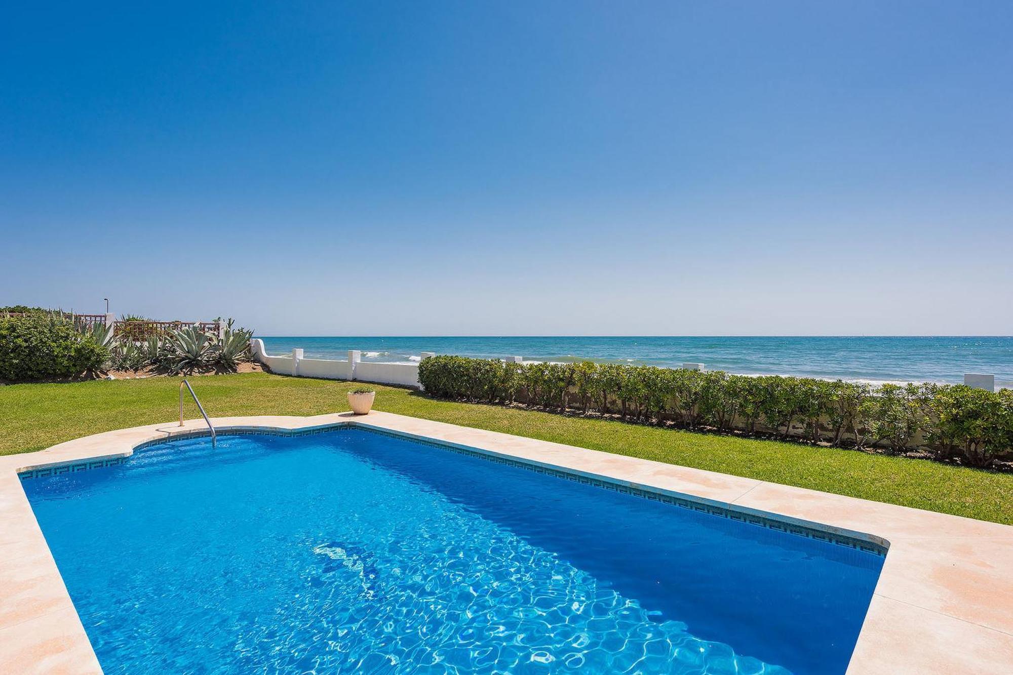 1100 - Front Villa *