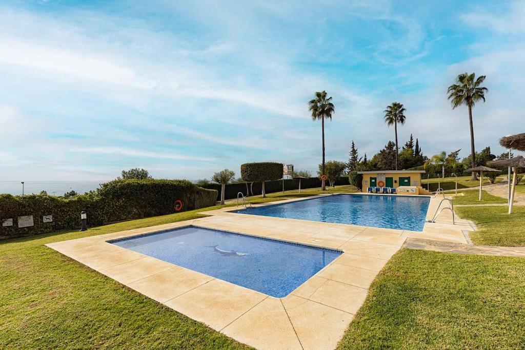 South Facing Near Sandy Beach And Golf Courses Apartment *