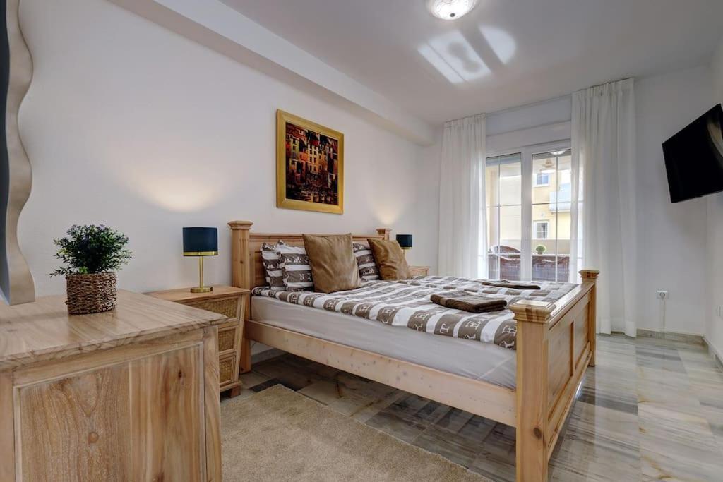 South Facing Near Sandy Beach And Golf Courses Apartment *
