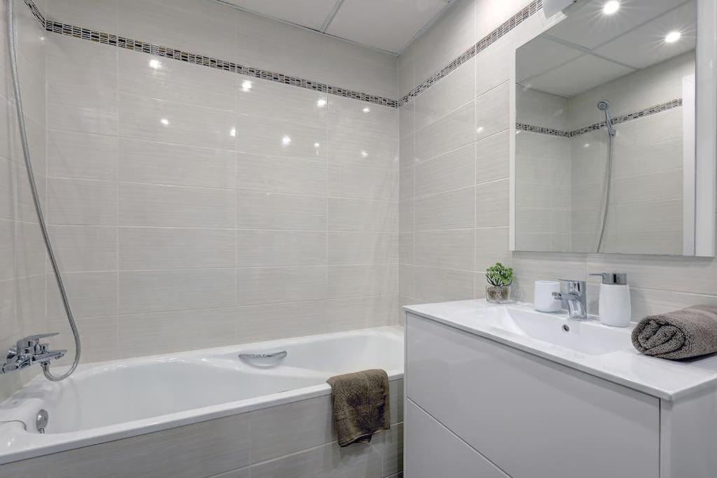 Apartment South Facing Near Sandy Beach And Golf Courses *