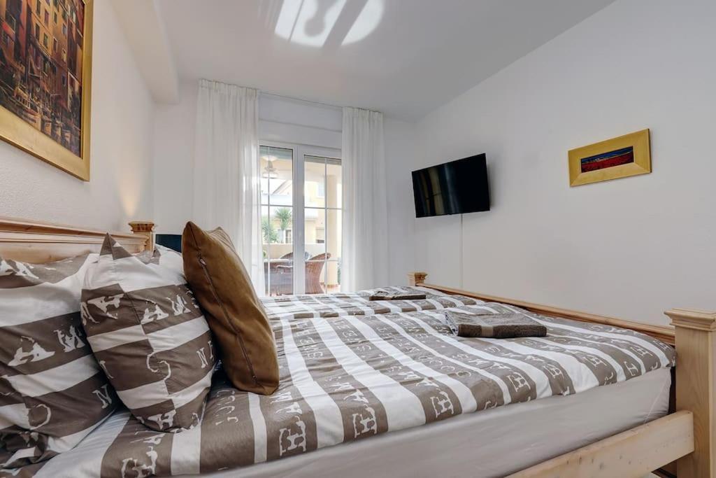 Apartment South Facing Near Sandy Beach And Golf Courses *