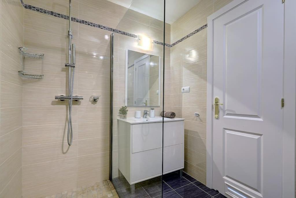 South Facing Near Sandy Beach And Golf Courses Apartment *