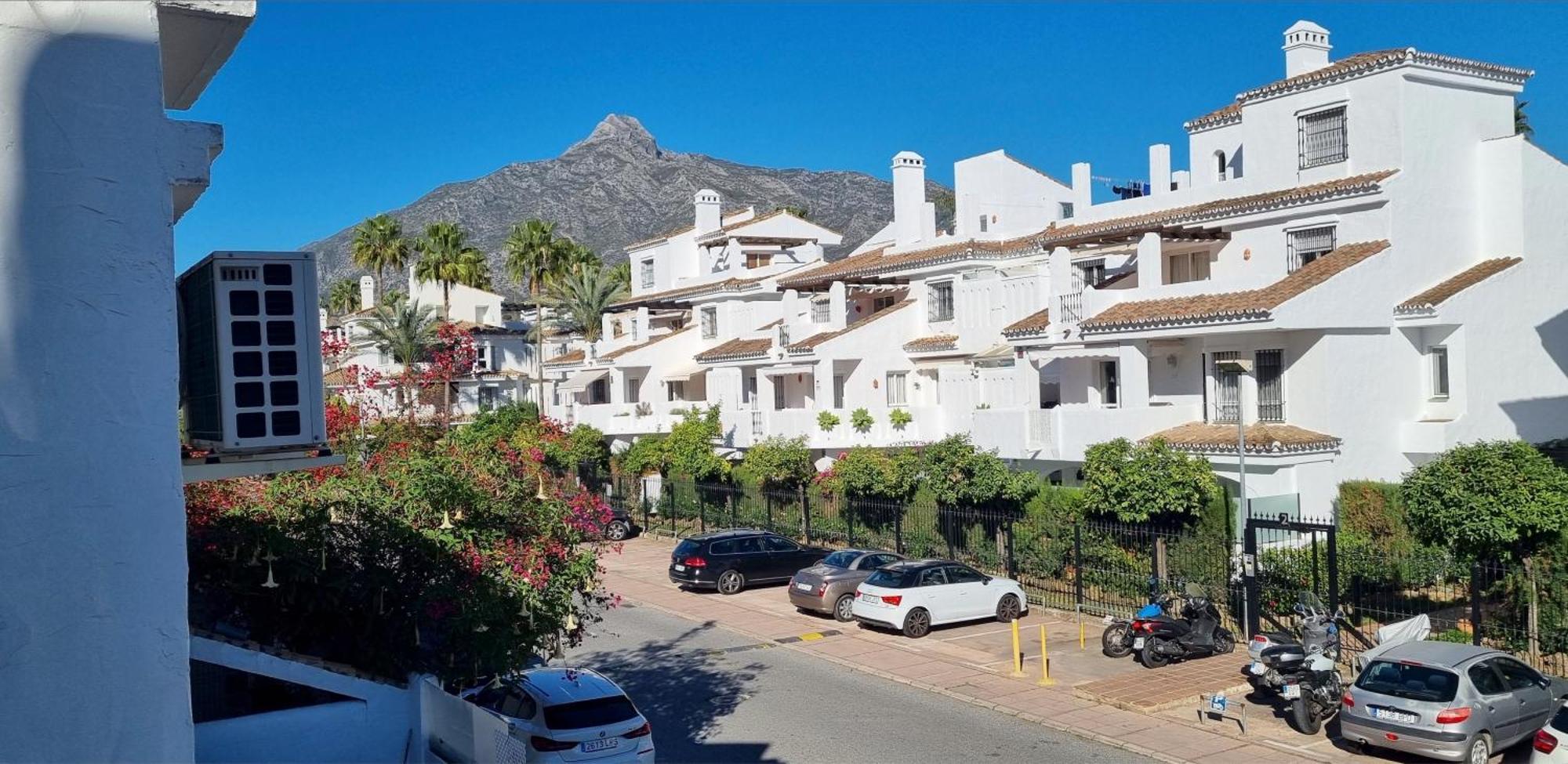 Casa de férias 4 Bed House With Pool Walk To Puerto Banus Fast Internet
