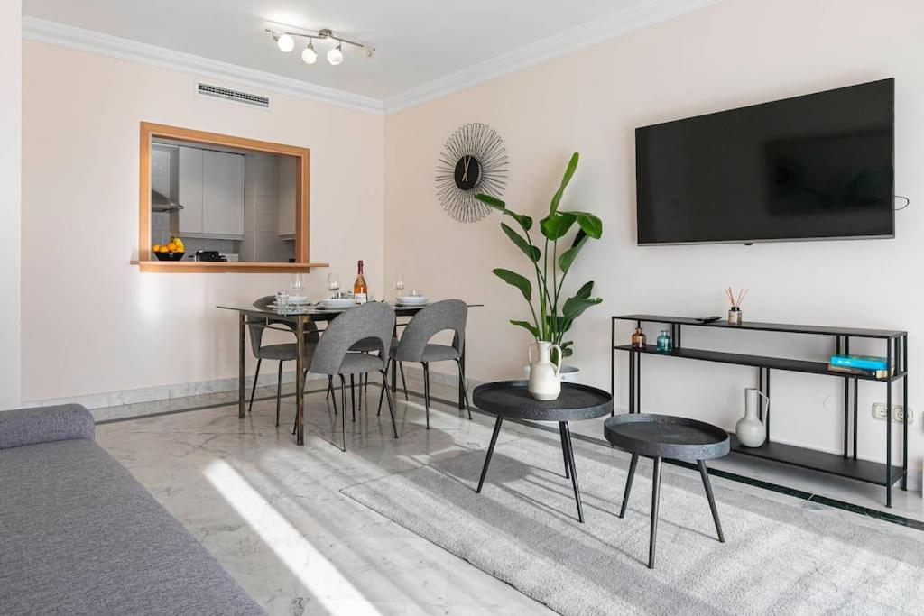 Luminous In Puerto Banus, Apartment Marbella