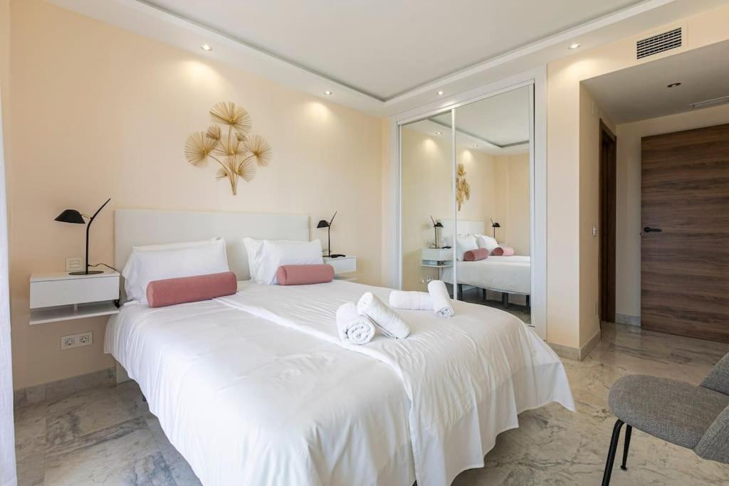 Apartment Spacious And Luxurious In Puerto Banus *