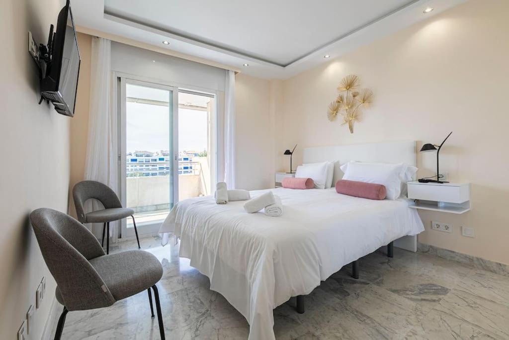 Apartment Spacious And Luxurious In Puerto Banus *