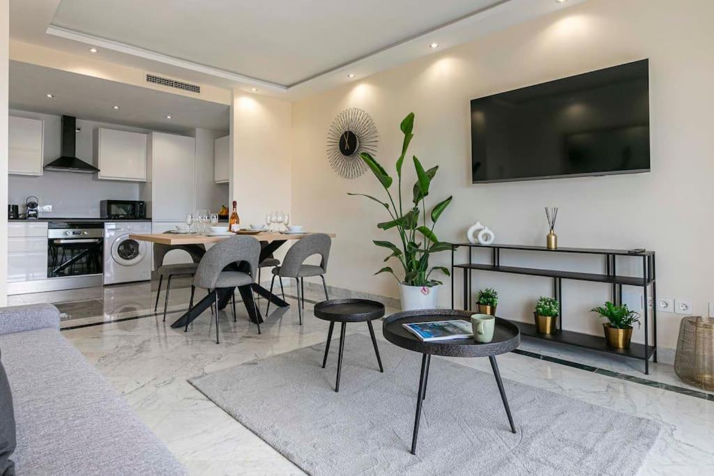 Spacious And Luxurious In Puerto Banus Apartment