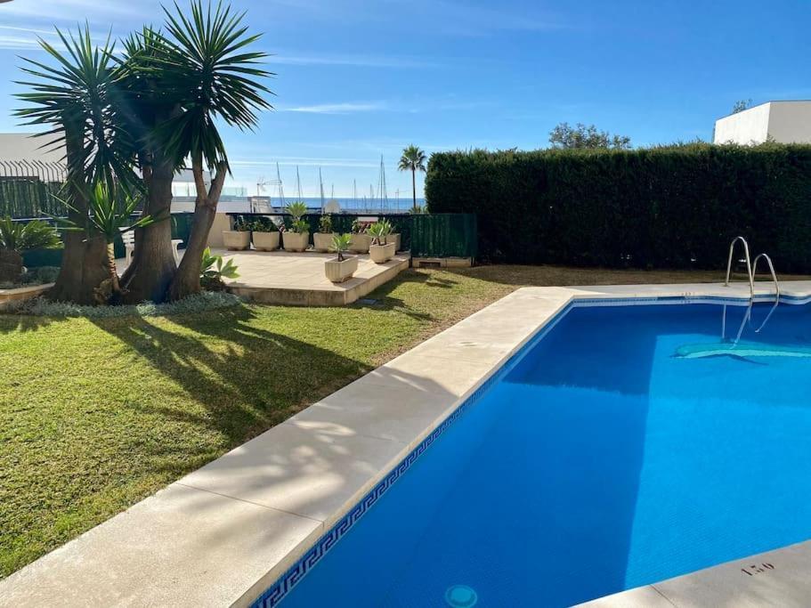Seafront In With Pool And Garage Apartment Marbella