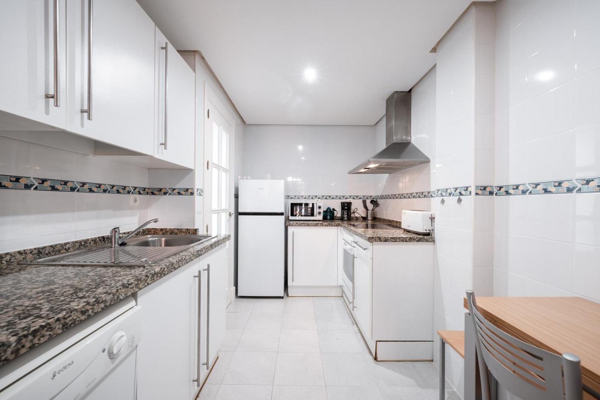 Retreat: Private Pool & Frontline Golf Apartment