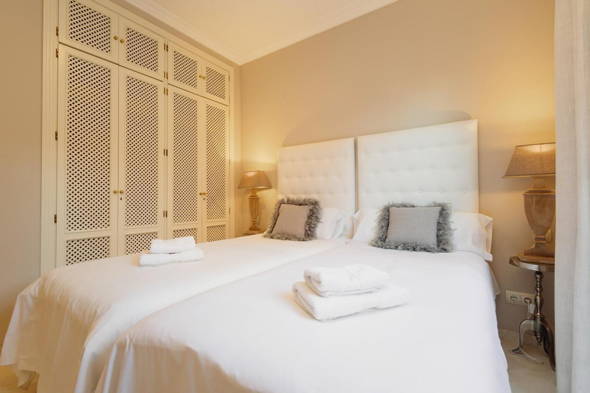 Dream Experience In Elviria: Luxury Property Close To Beaches, Restaurants And Golf Courses *