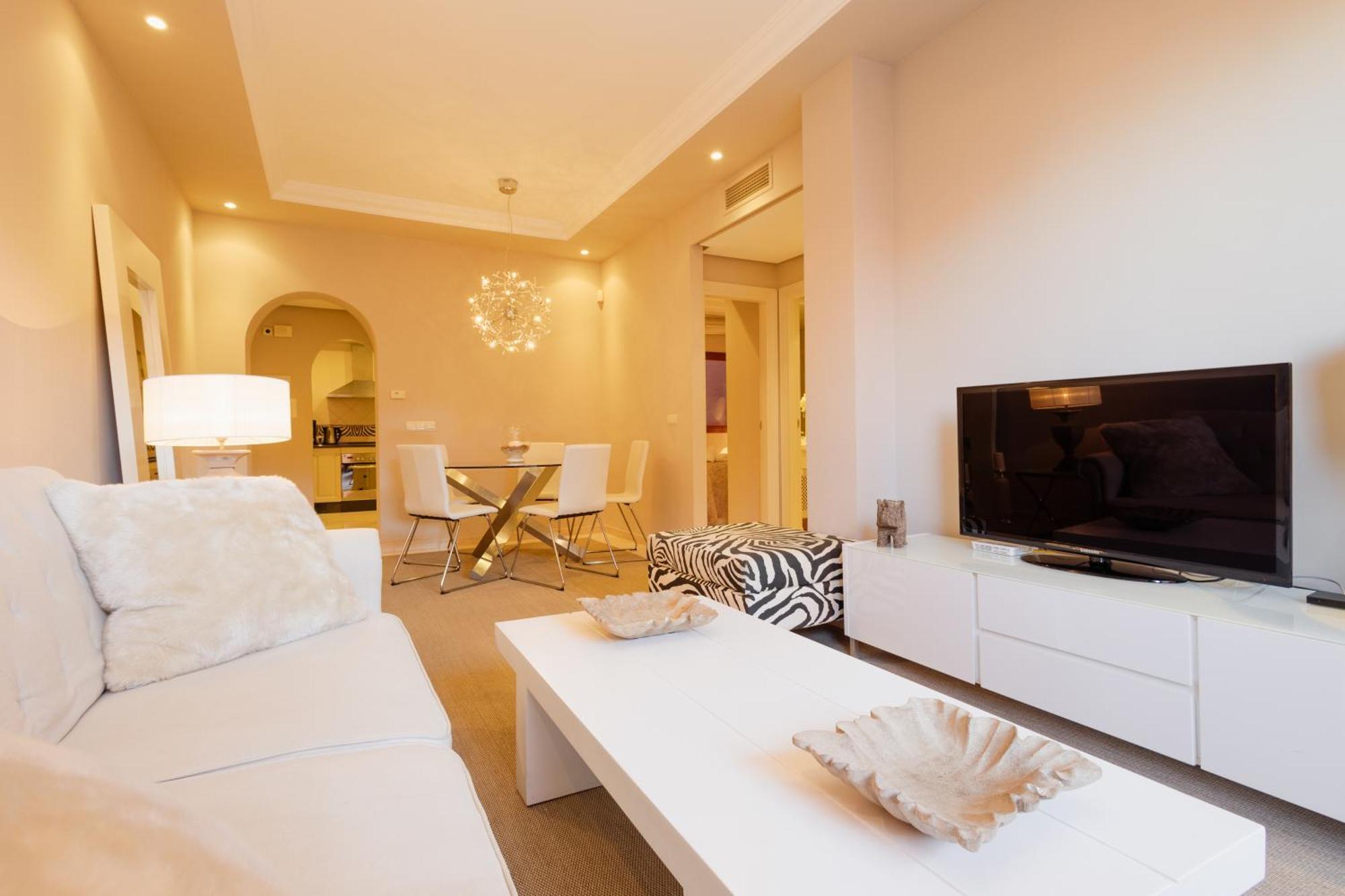 Dream Experience In Elviria: Luxury Property Close To Beaches, Restaurants And Golf Courses Apartamento *