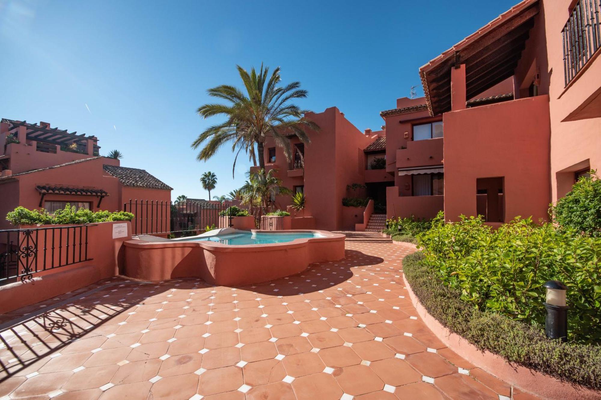Dream Experience In Elviria: Luxury Property Close To Beaches, Restaurants And Golf Courses *