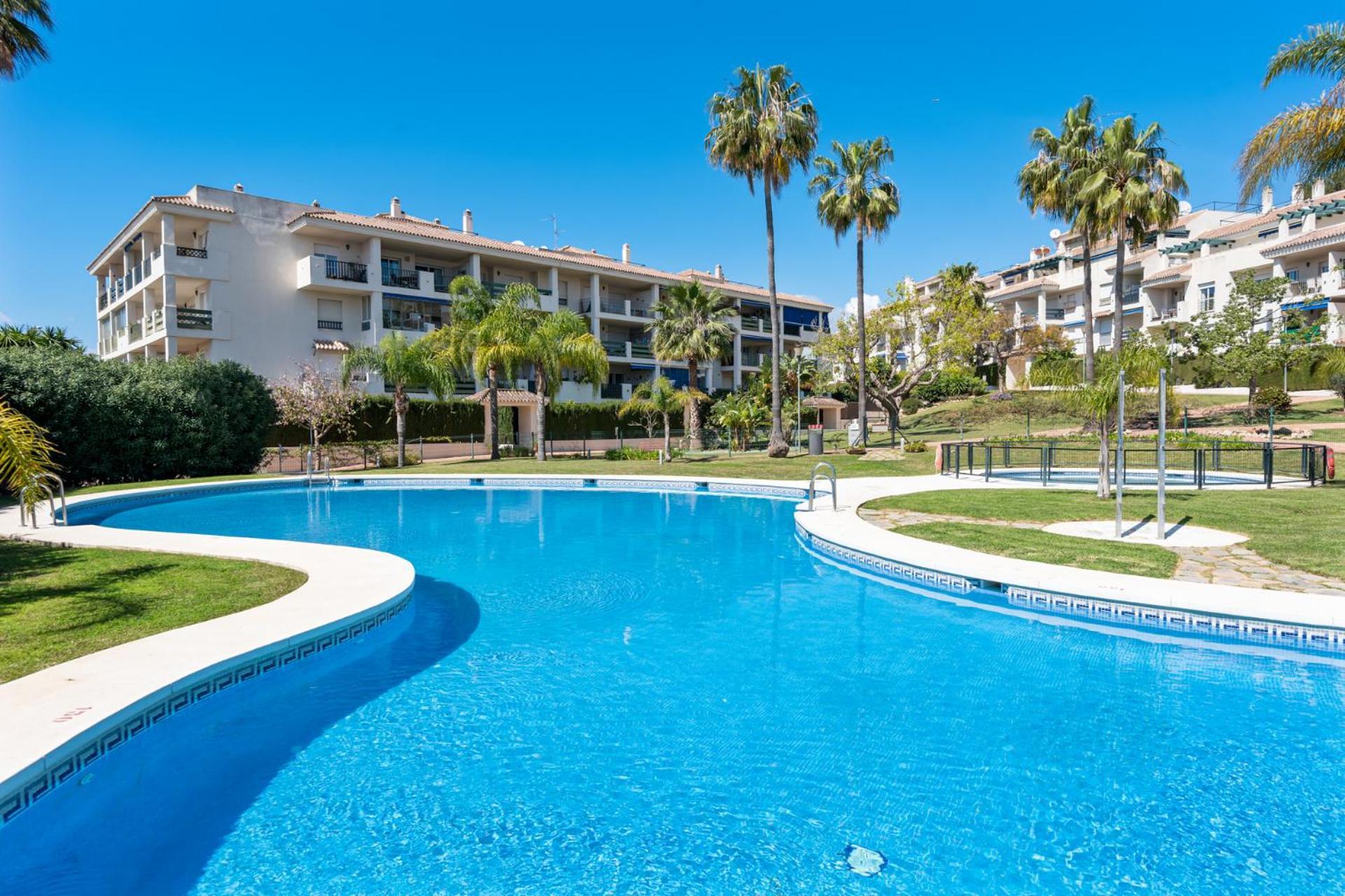 Lovely 2-bed 10 Mins Walk From Puerto Banus Apartment